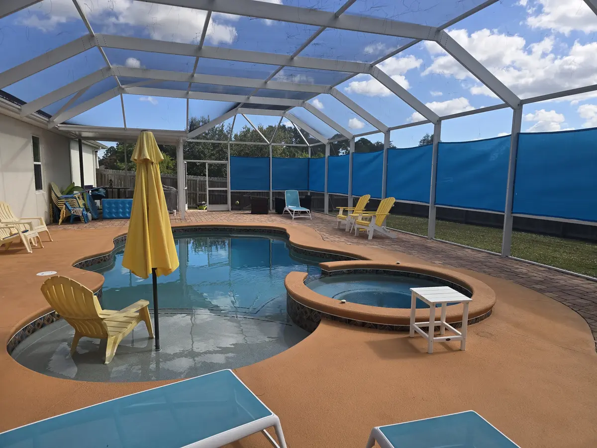 UV-blocking privacy panels for Florida golf course home pool enclosure